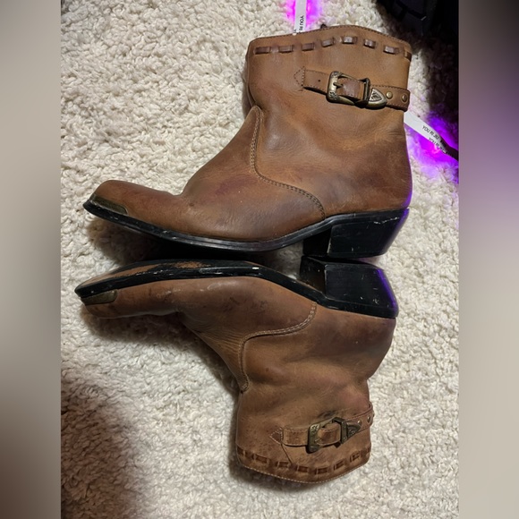dingo Shoes - 2005 brown leather dingo size 7